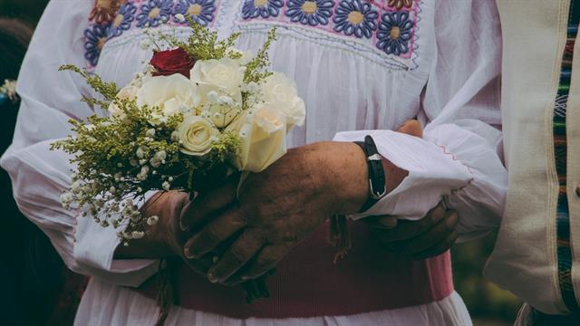 Ramo de novia con rosas blancas