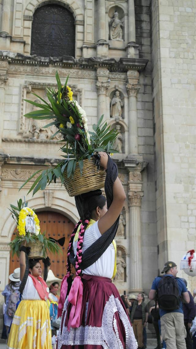 Danza tradicional oaxaqueña durante una celebración